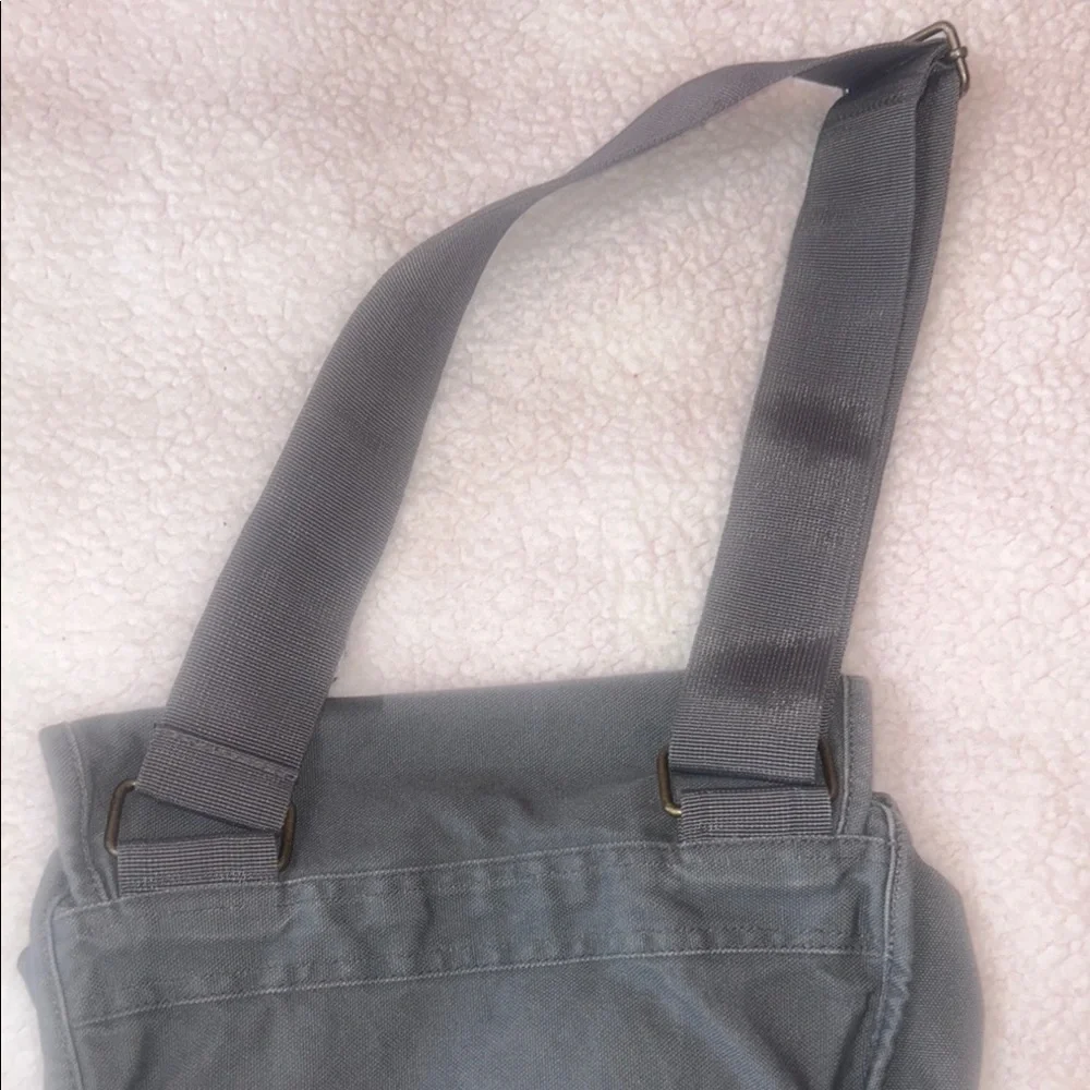 Stylish Gray Messenger Bag with Graphic Design